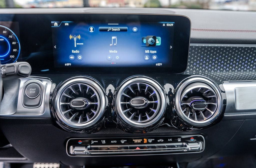 Used 2024 Mercedes-Benz EQB 250+ image 11