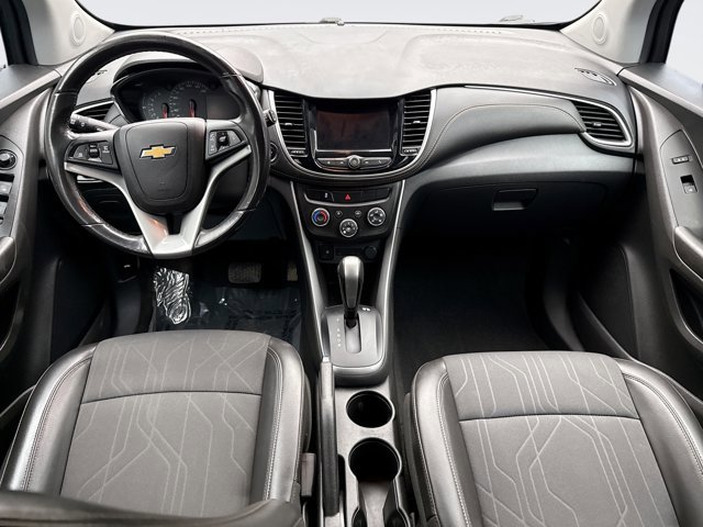 Used 2022 Chevrolet Trax LT w/ LT Convenience Package image 14