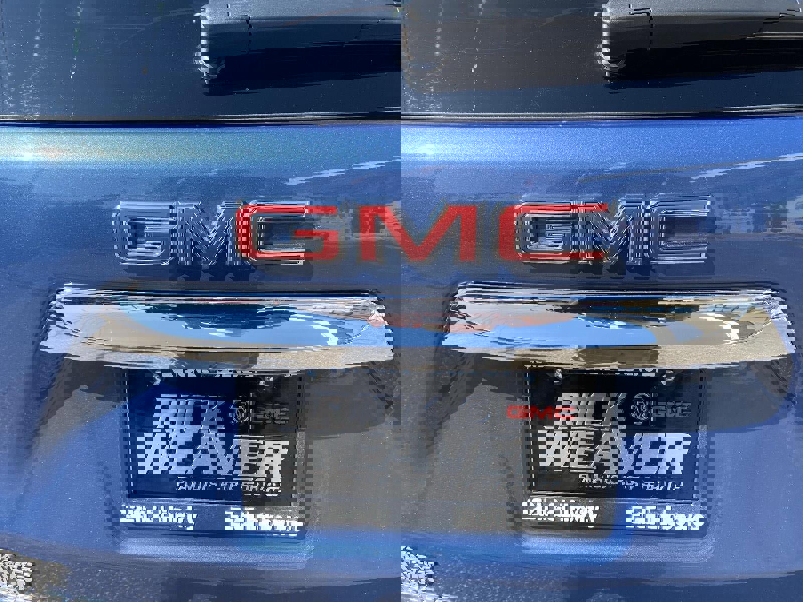 Used 2024 GMC Terrain SLE w/ Driver Convenience Package image 18