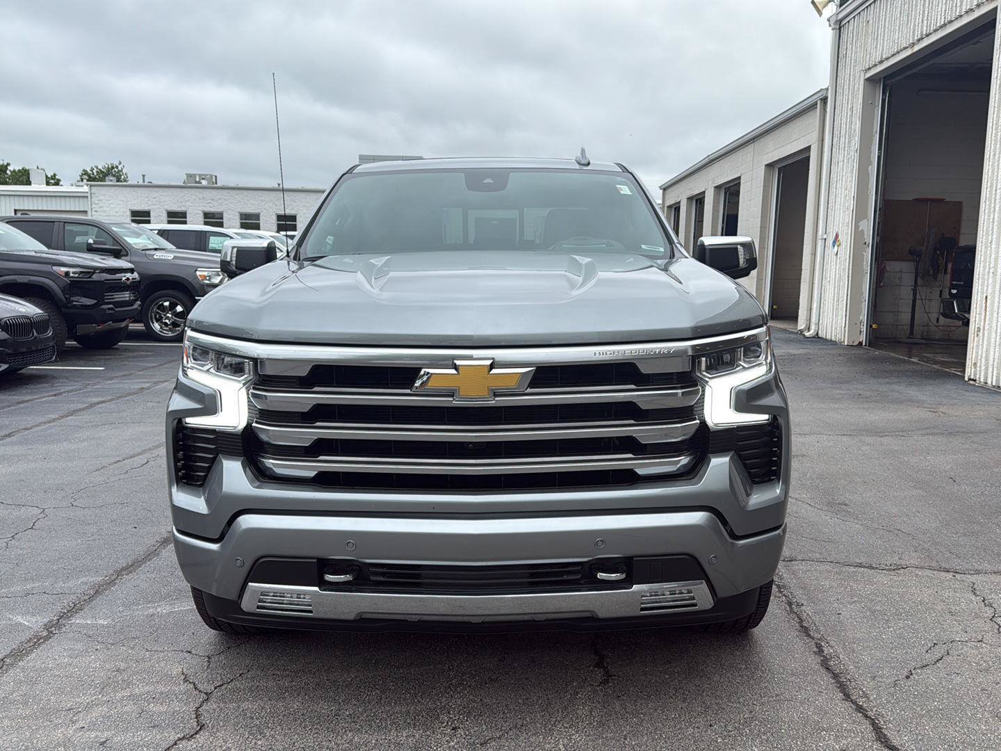 Used 2025 Chevrolet Silverado 1500 High Country w/ High Country Premium Package AWD/4WD image 8