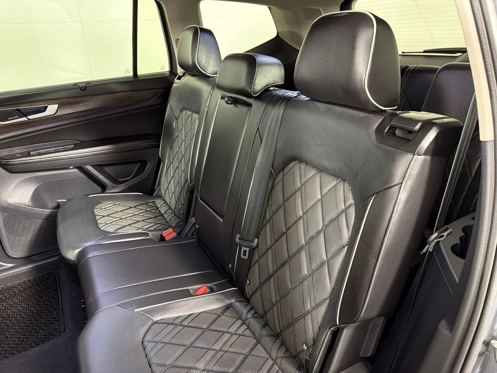 Used 2024 Volkswagen Atlas SEL Premium R-Line image 21