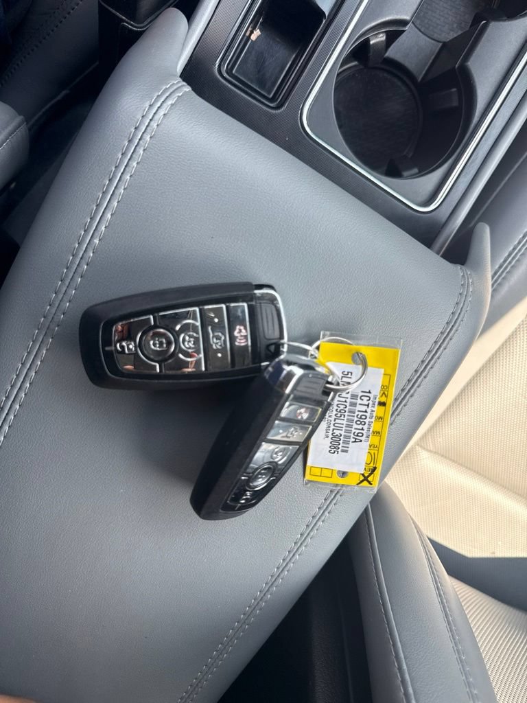 Used 2020 Lincoln Corsair FWD w/ Premium Package image 6