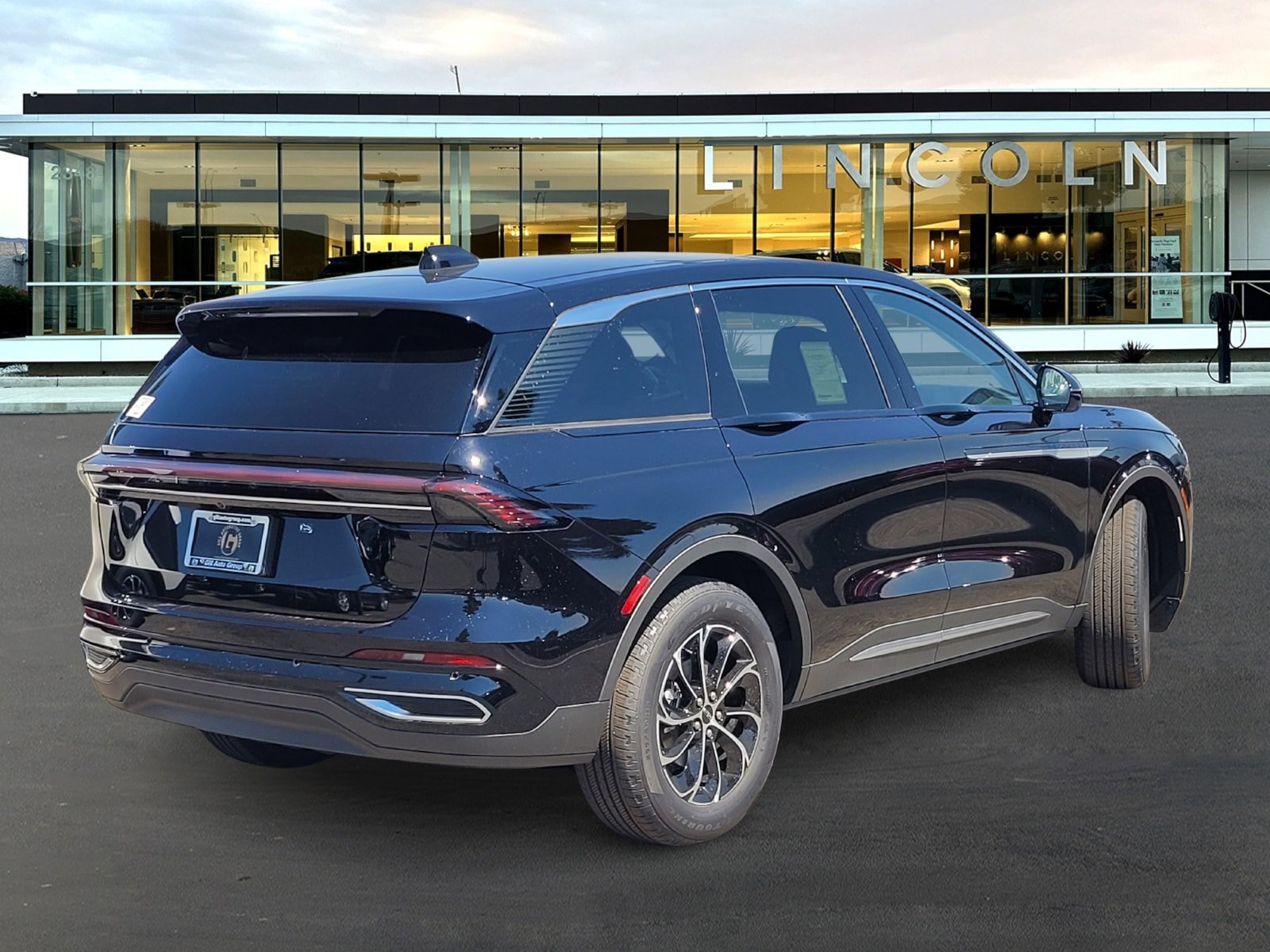 New 2025 Lincoln Nautilus Premier image 4
