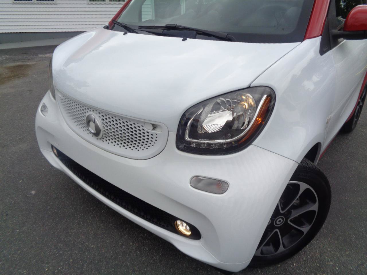 Used 2017 smart fortwo passion RWD image 19
