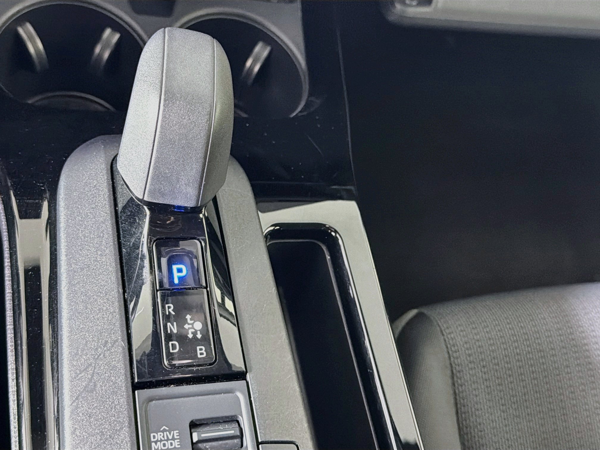 Used 2025 Toyota Prius LE FWD image 23