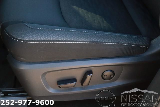Used 2025 Nissan Pathfinder SV image 17