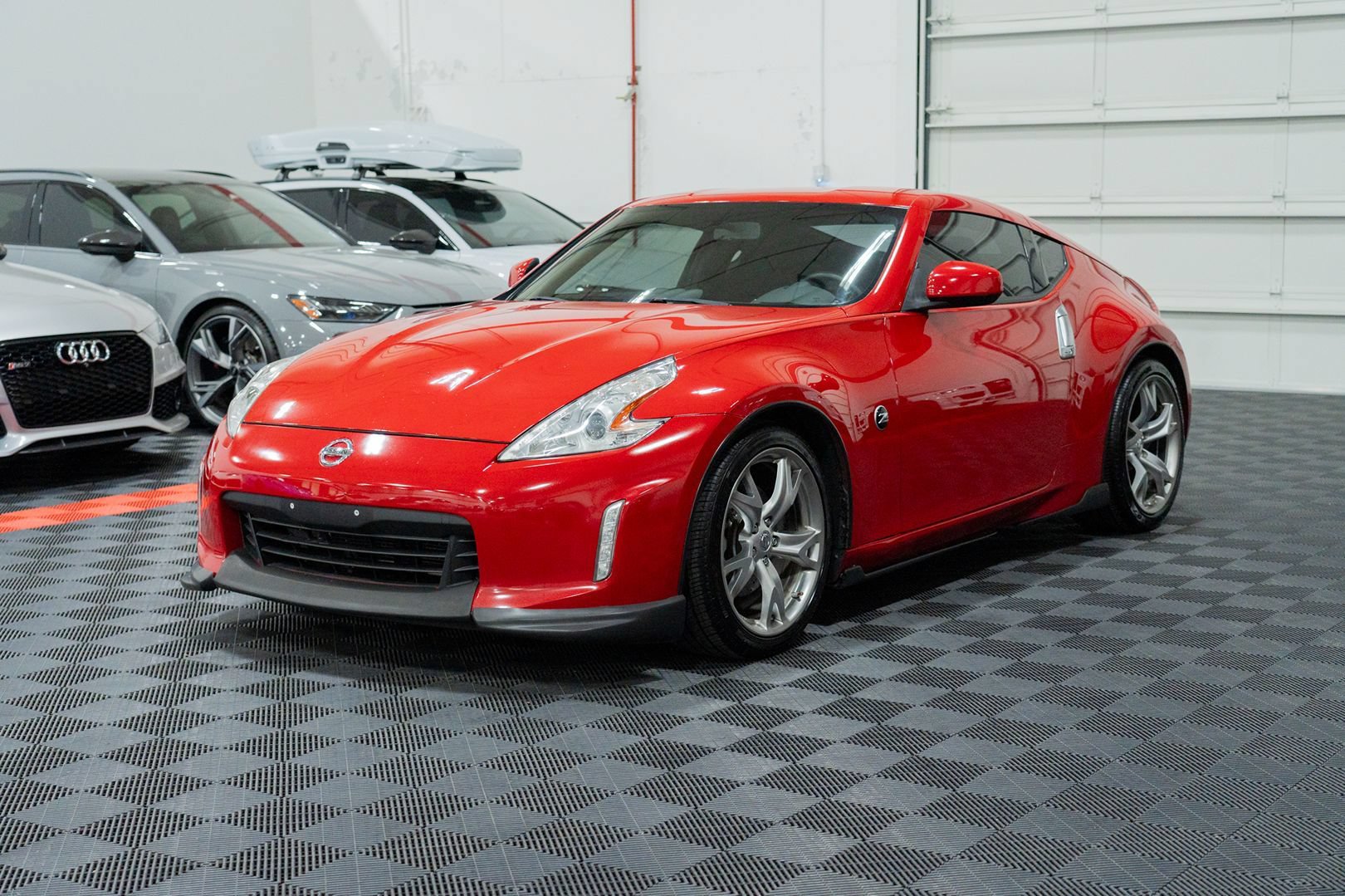 Used 2016 Nissan 370Z Coupe RWD image 3