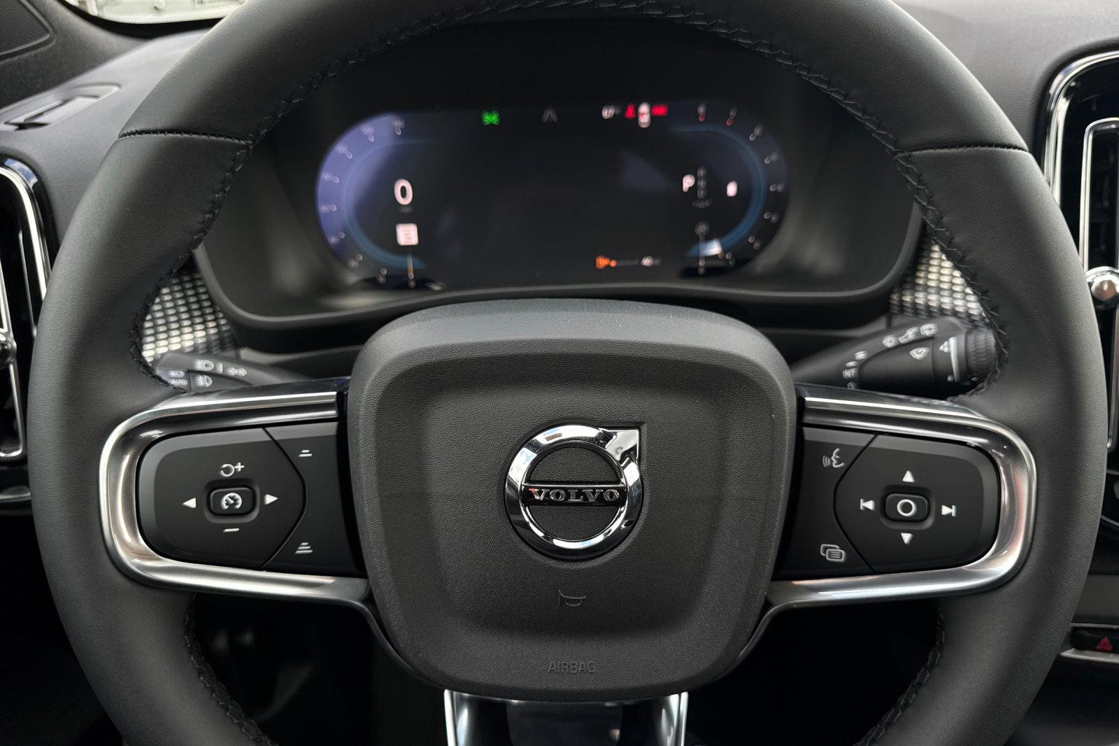 New 2025 Volvo XC40 B5 Ultra image 21