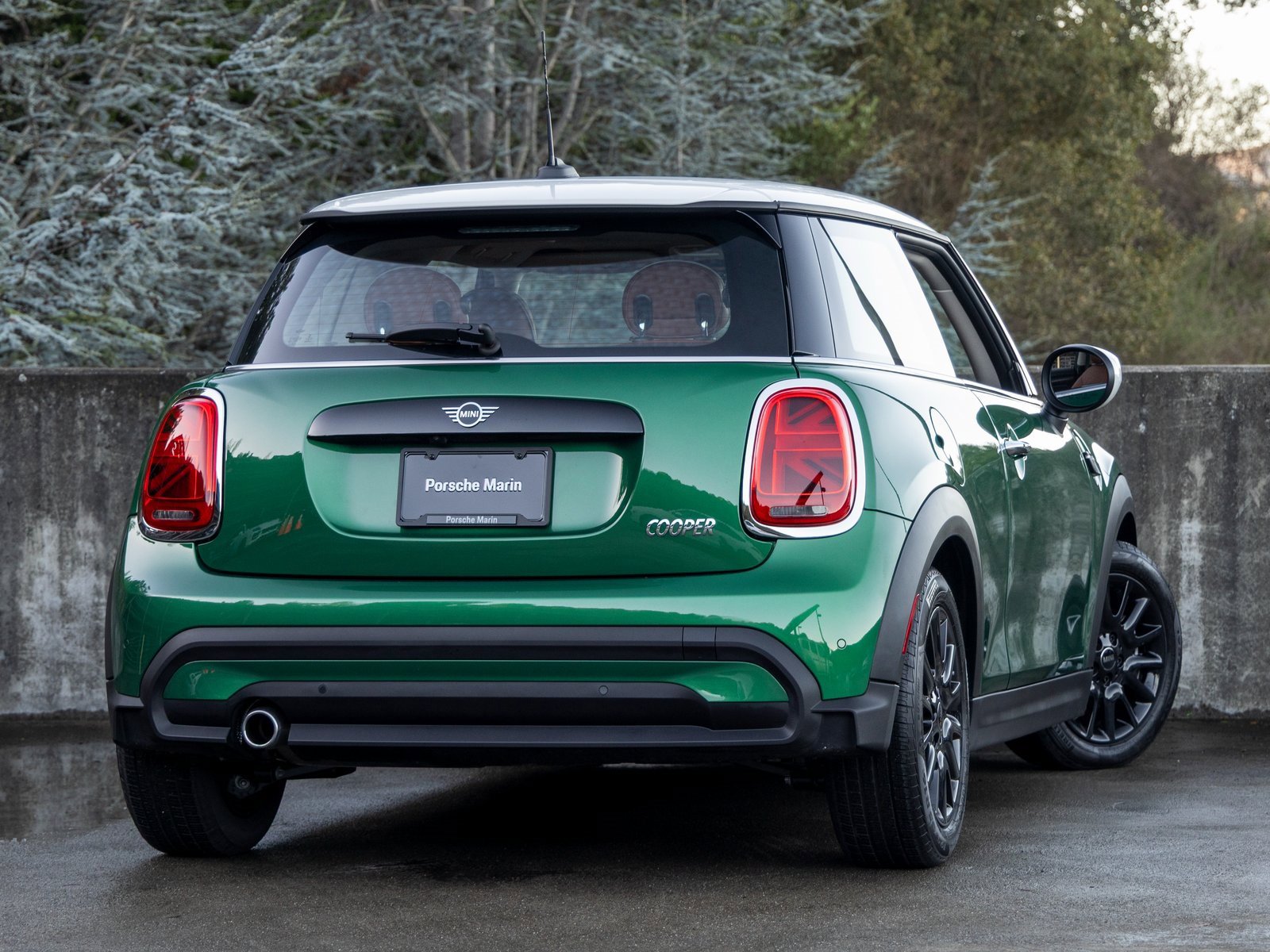 Used 2023 MINI Cooper 2-Door Hardtop w/ Signature Upholstery Package image 11