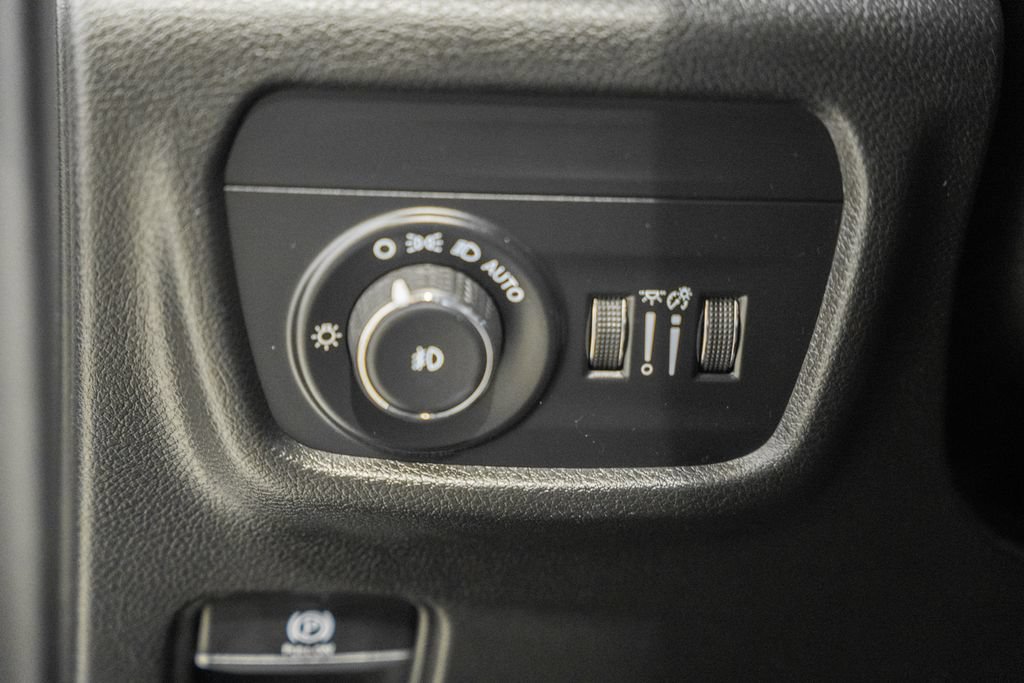 Certified 2023 Jeep Grand Cherokee Limited w/ Black Appearance Package AWD/4WD image 43