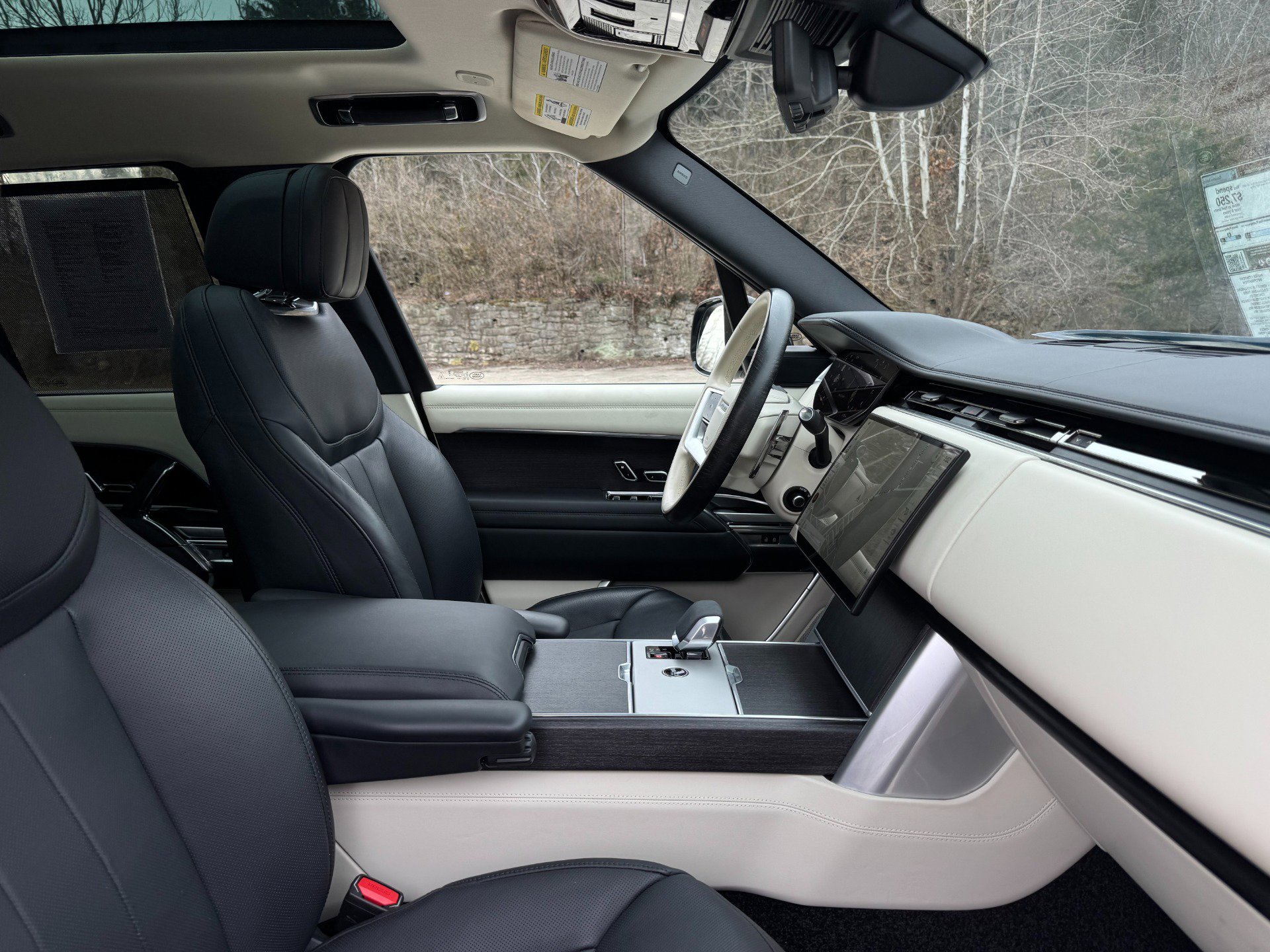 Used 2024 Land Rover Range Rover SE image 21