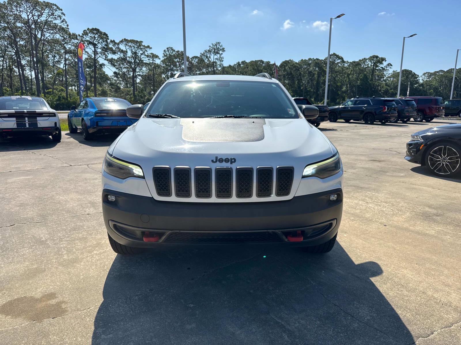 Used 2019 Jeep Cherokee Trailhawk AWD/4WD image 8