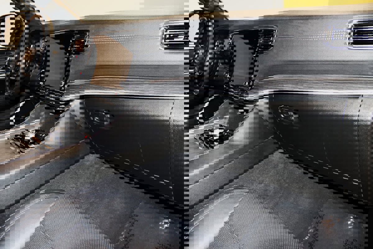 Used 2024 Jeep Wagoneer L Series II w/ Flexible Seating Group image 61