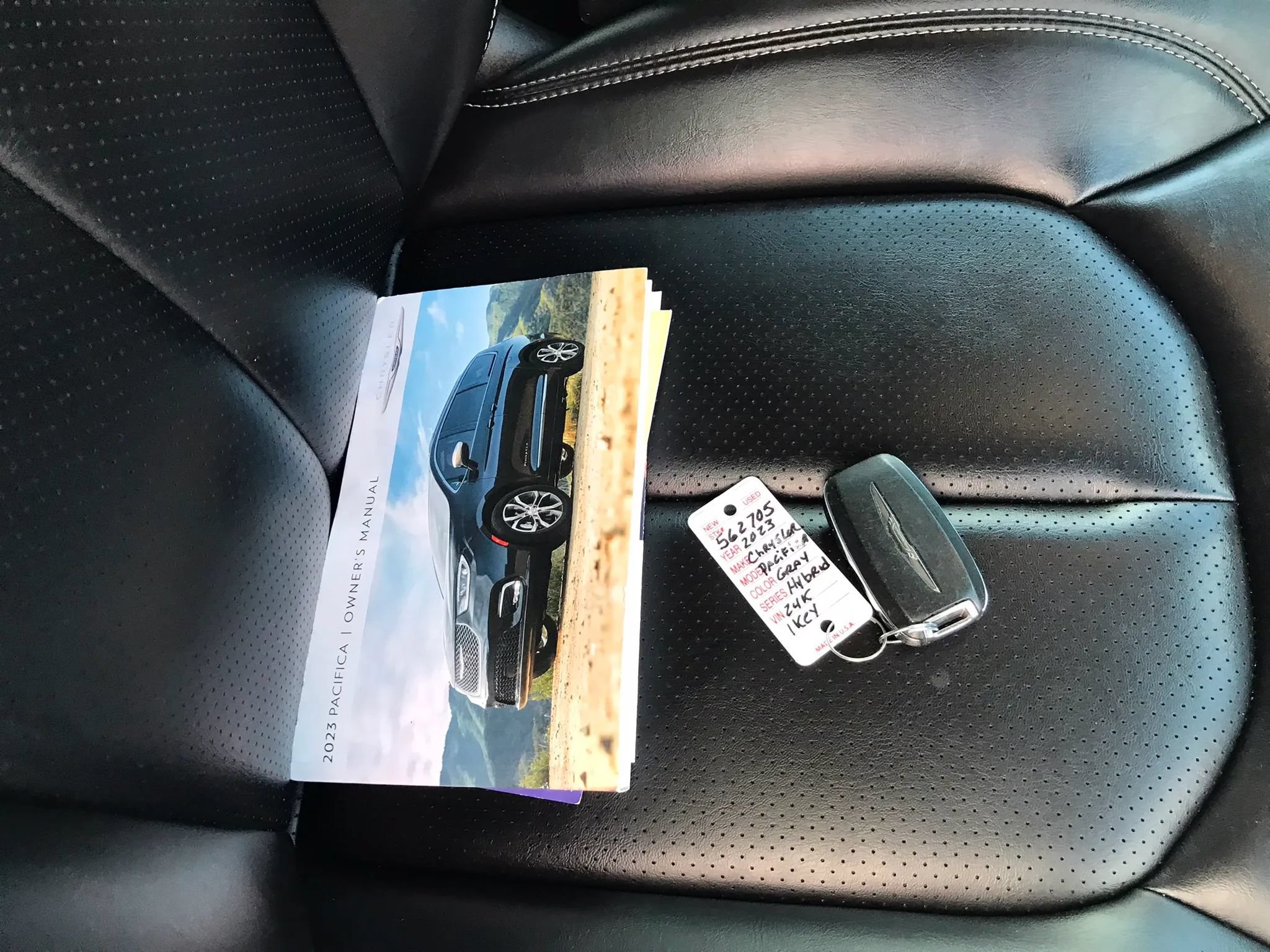 Used 2023 Chrysler Pacifica Touring-L FWD image 50
