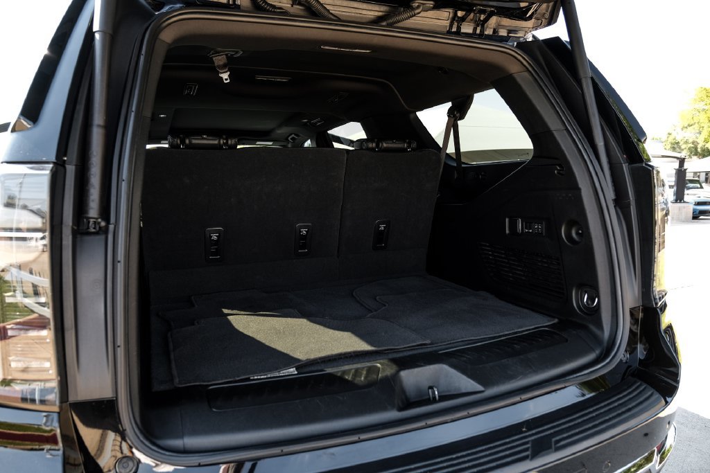 Used 2025 Chevrolet Suburban LT w/ Comfort Package RWD image 58