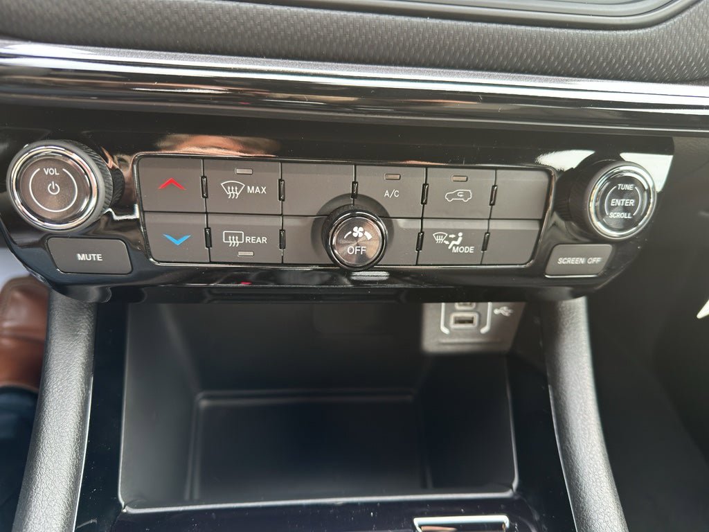 New 2026 Jeep Compass Latitude AWD/4WD image 16