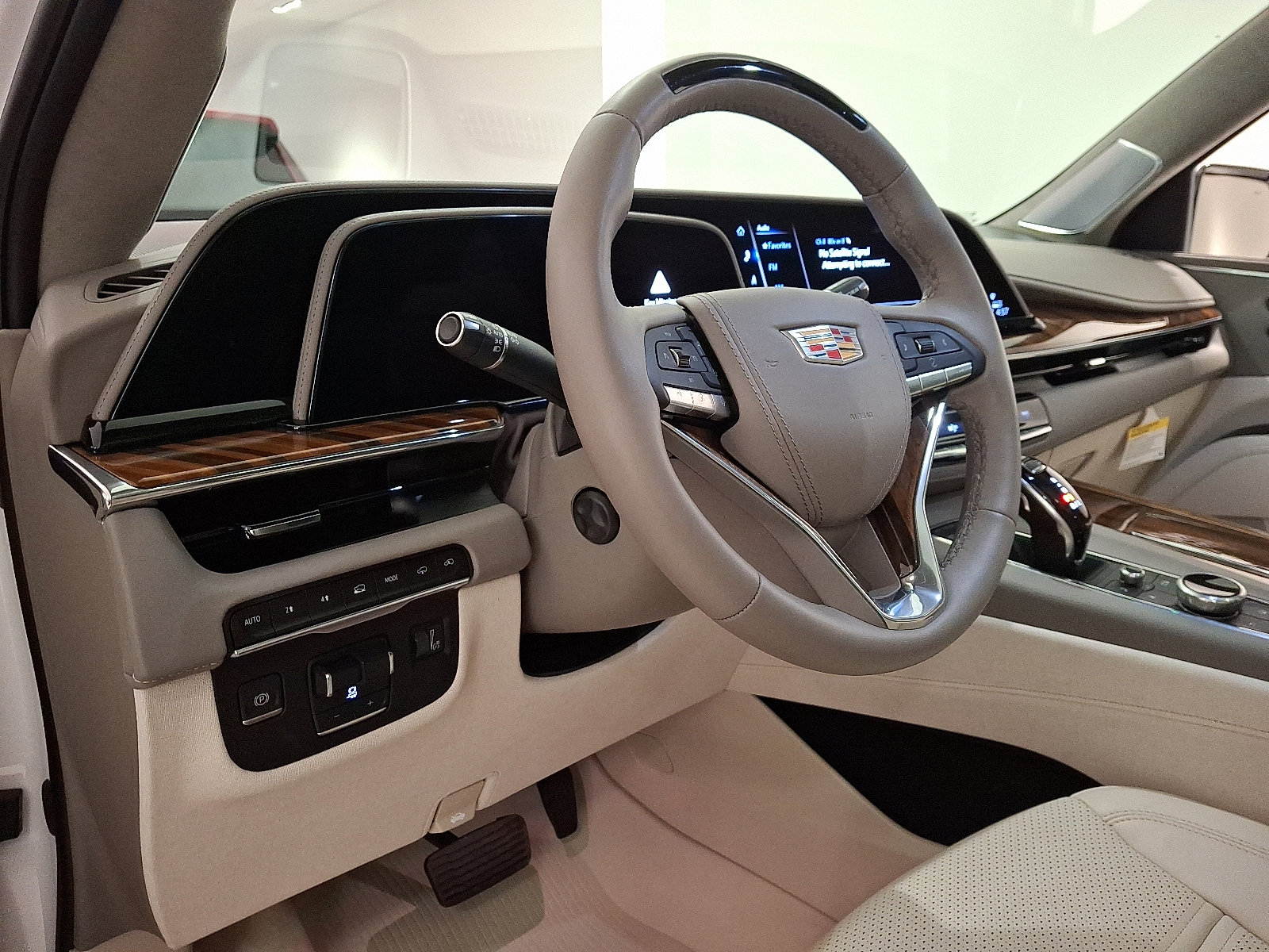 Certified 2024 Cadillac Escalade Sport Platinum w/ LPO, ONYX Package AWD/4WD image 13