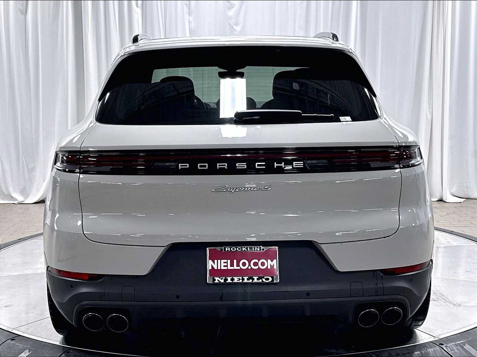 Used 2026 Porsche Cayenne S AWD/4WD image 9
