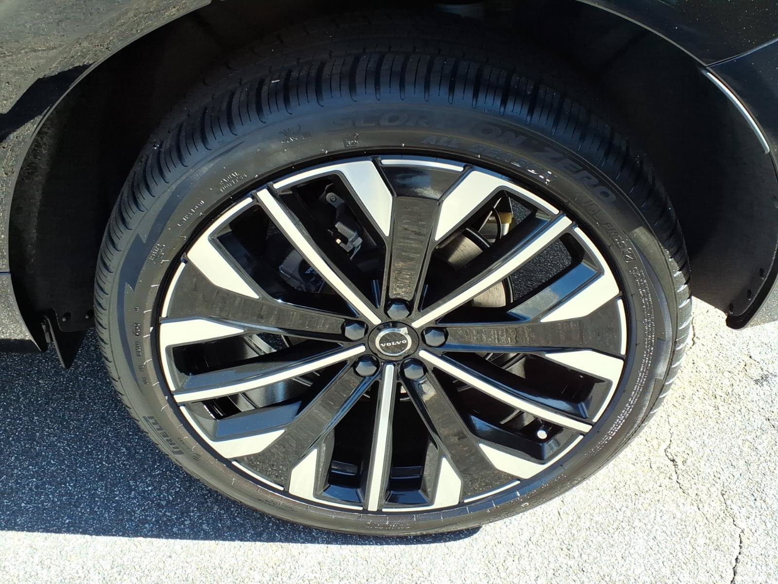 New 2027 Volvo XC60 B5 Ultra AWD/4WD image 4