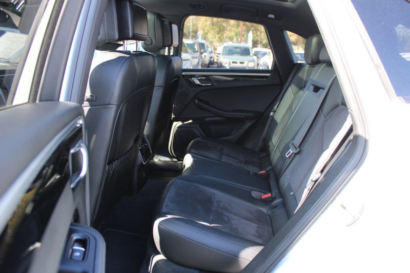 Used 2018 Porsche Macan image 12