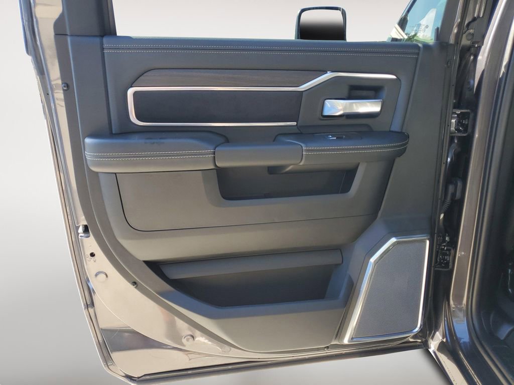 New 2025 RAM 2500 Laramie AWD/4WD image 12
