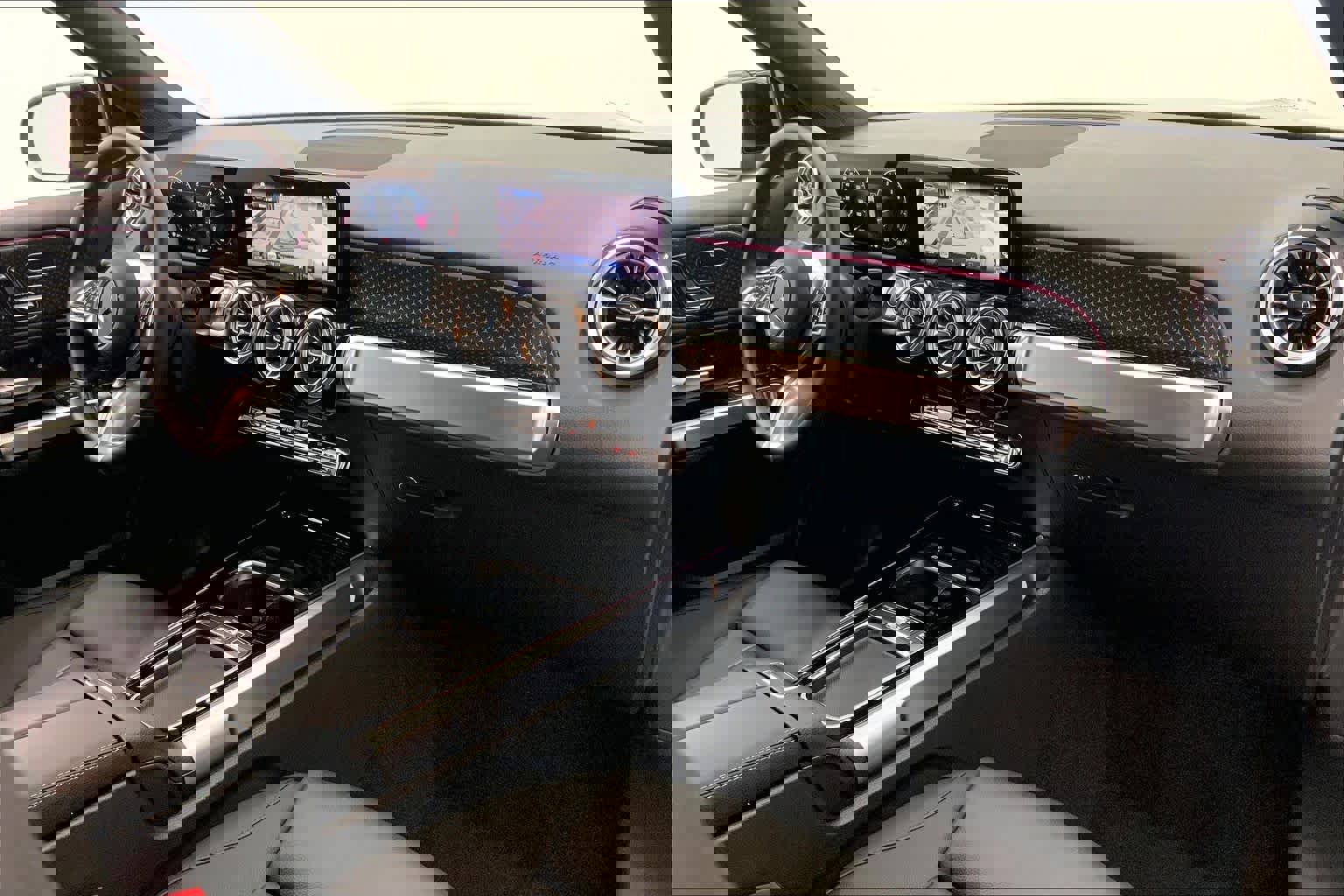 Used 2025 Mercedes-Benz GLB 250 image 11