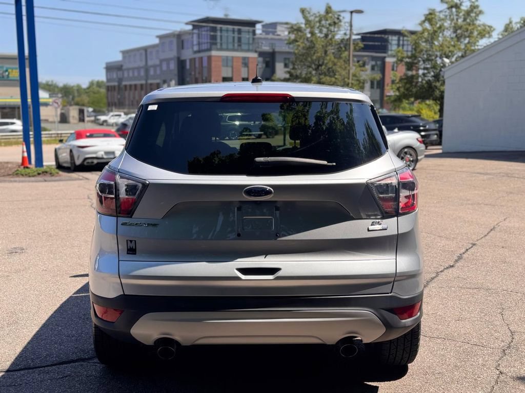 Used 2017 Ford Escape SE w/ SE Cold Weather Package AWD/4WD image 5