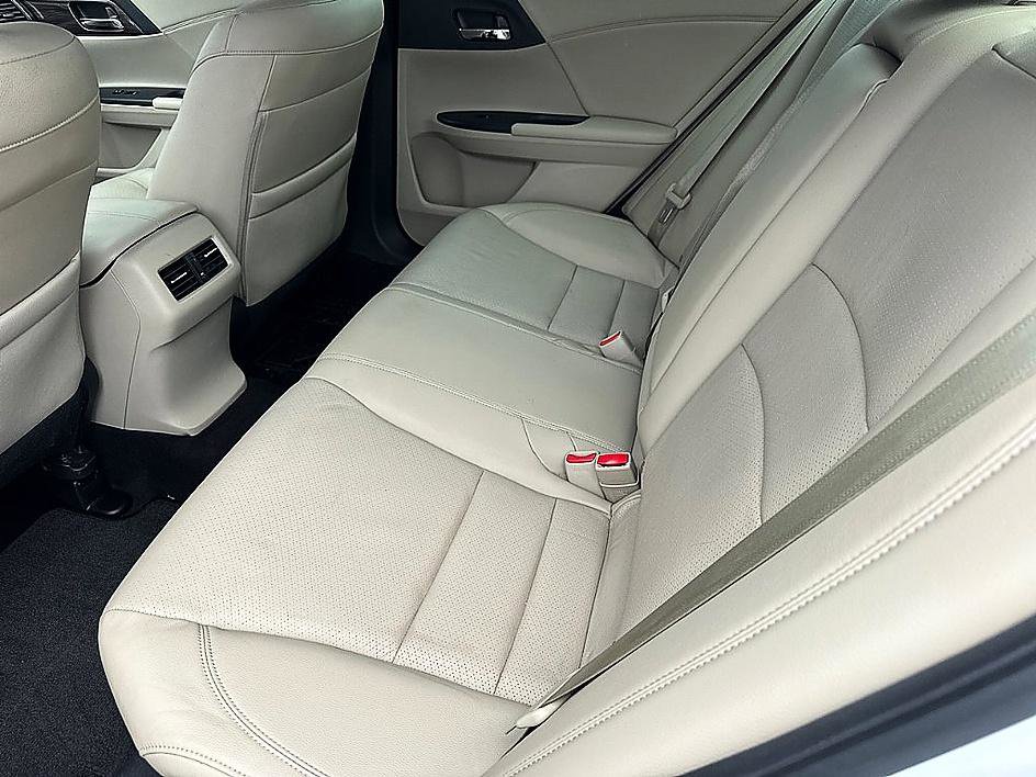 Used 2017 Honda Accord EX-L image 8
