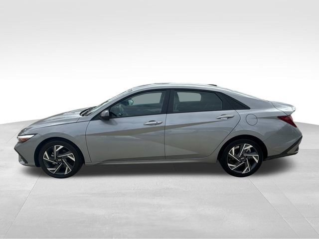 Certified 2025 Hyundai Elantra Sport FWD image 6