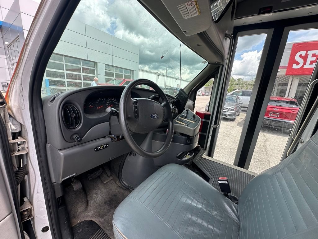 Used 2006 Ford E-350 and Econoline 350 Super Duty RWD image 9