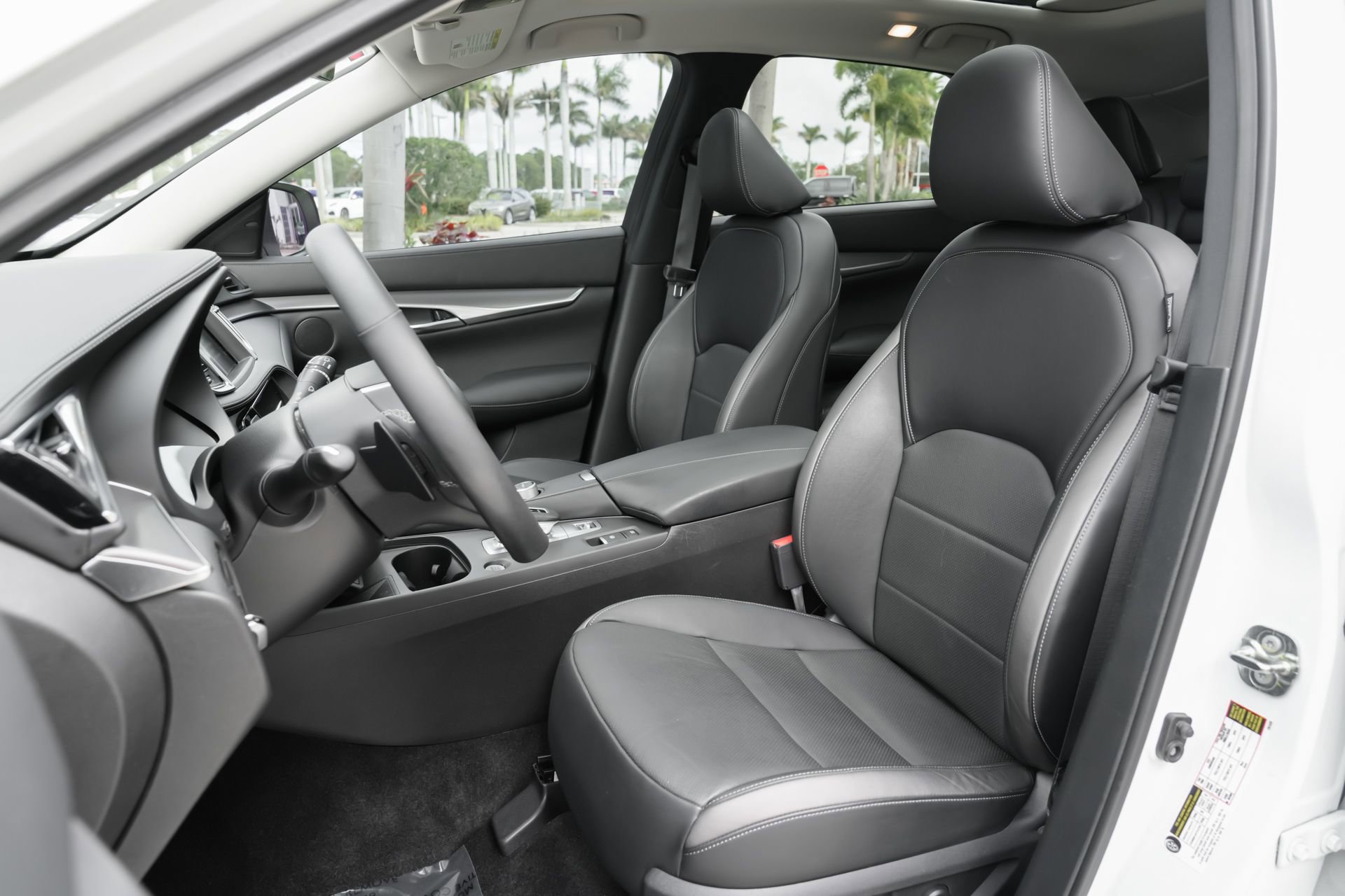 Certified 2023 INFINITI QX50 Luxe FWD image 8