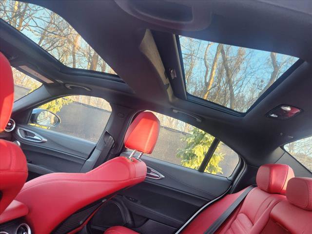Used 2024 Alfa Romeo Giulia Veloce image 32