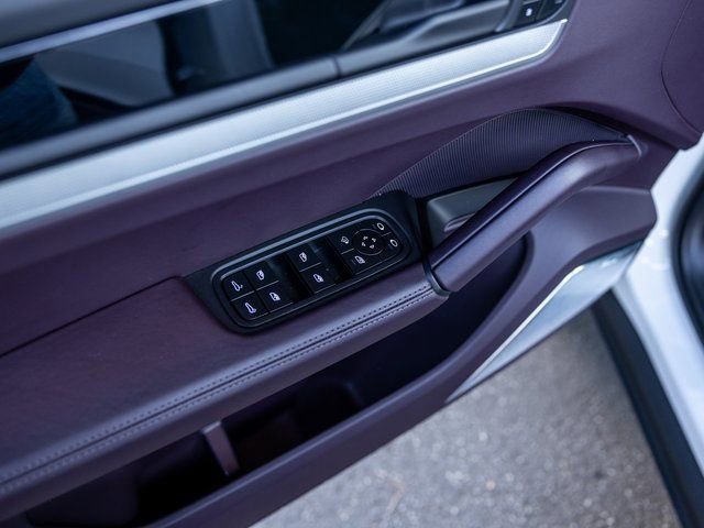 Certified 2025 Porsche Cayenne S AWD/4WD image 36