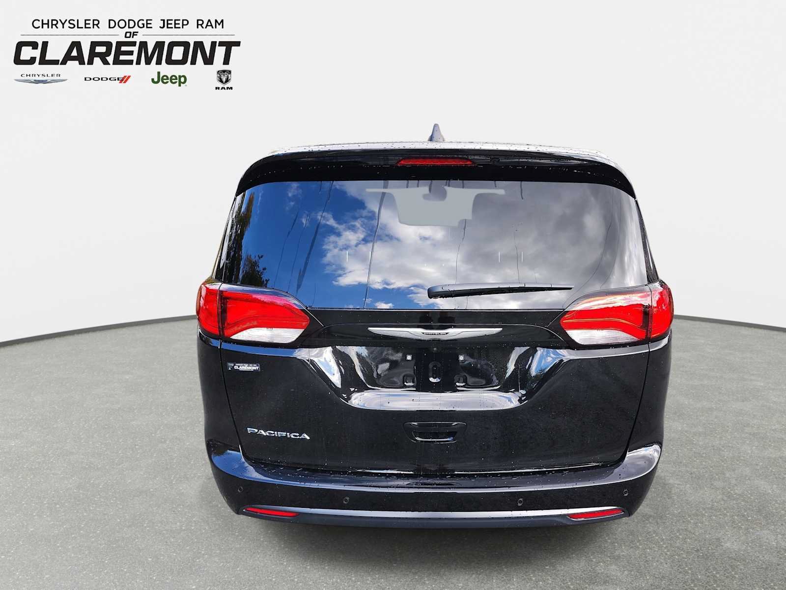 New 2027 Chrysler Pacifica LX FWD image 12