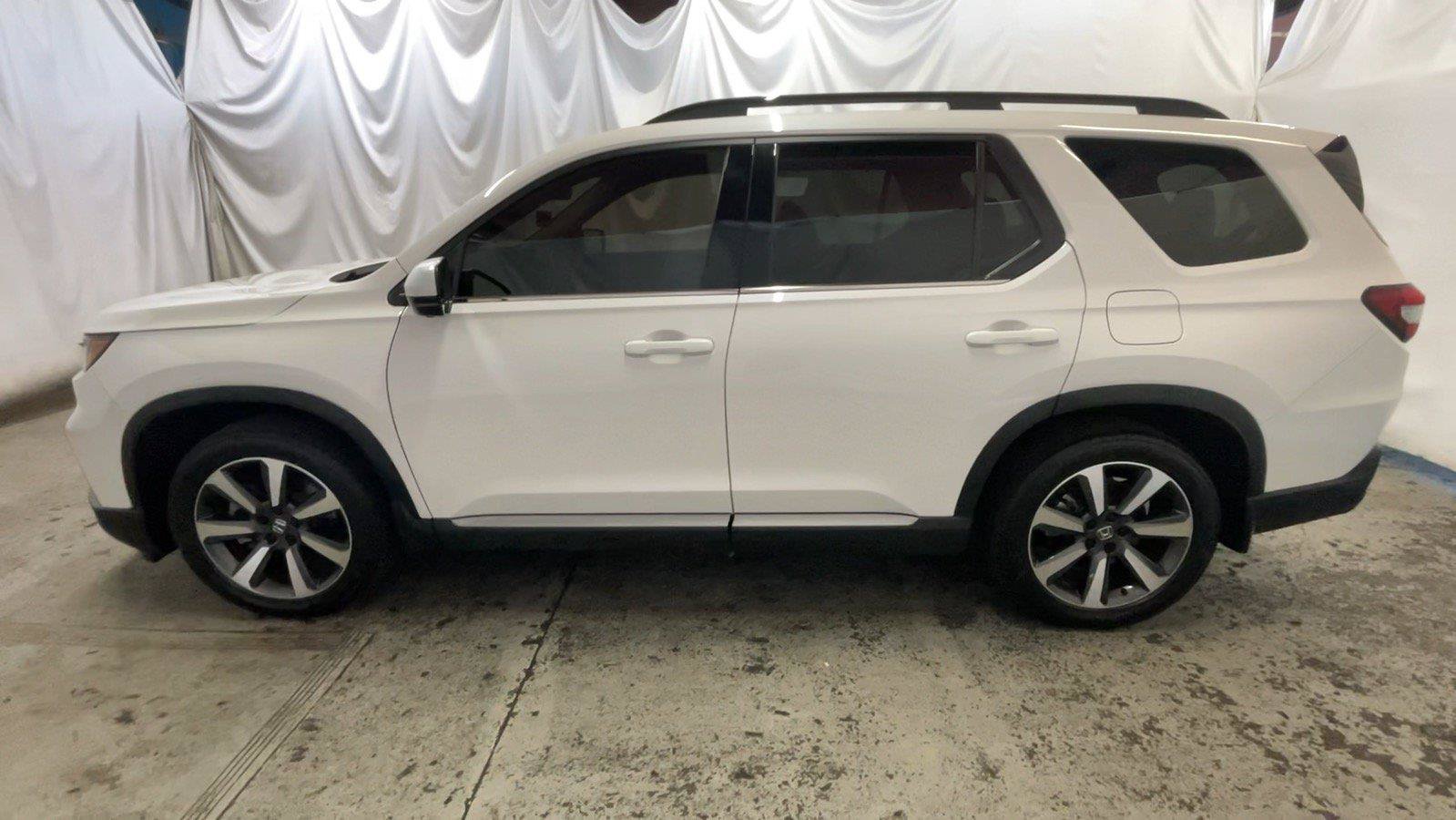 Used 2025 Honda Pilot Elite image 11