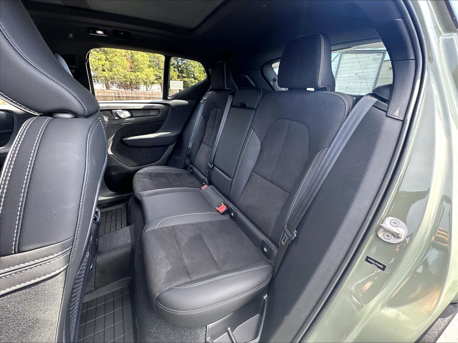 Used 2023 Volvo XC40 Recharge Plus w/ Protection Package Premier AWD/4WD image 29