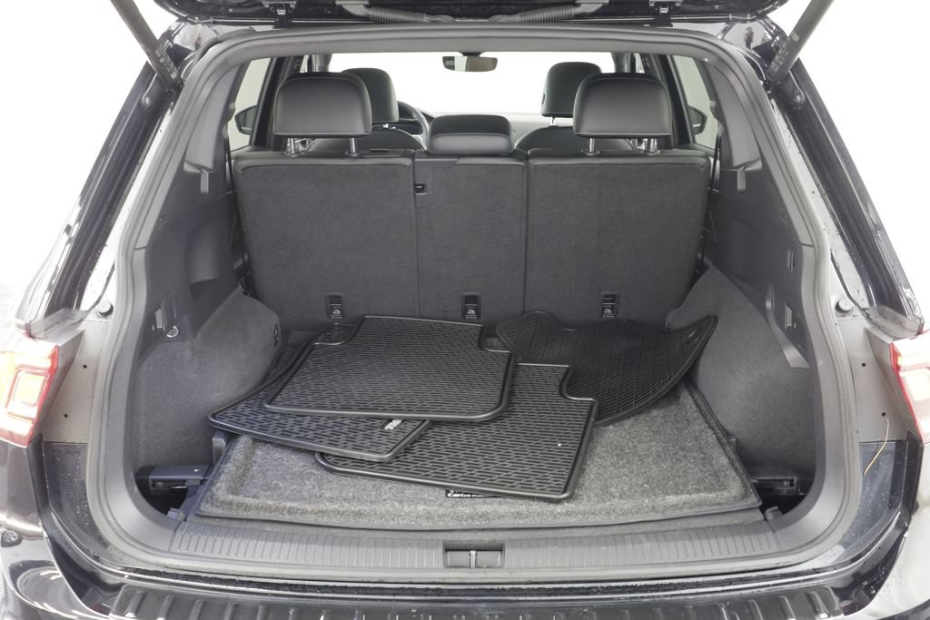 Certified 2022 Volkswagen Tiguan SEL R-Line AWD/4WD image 19