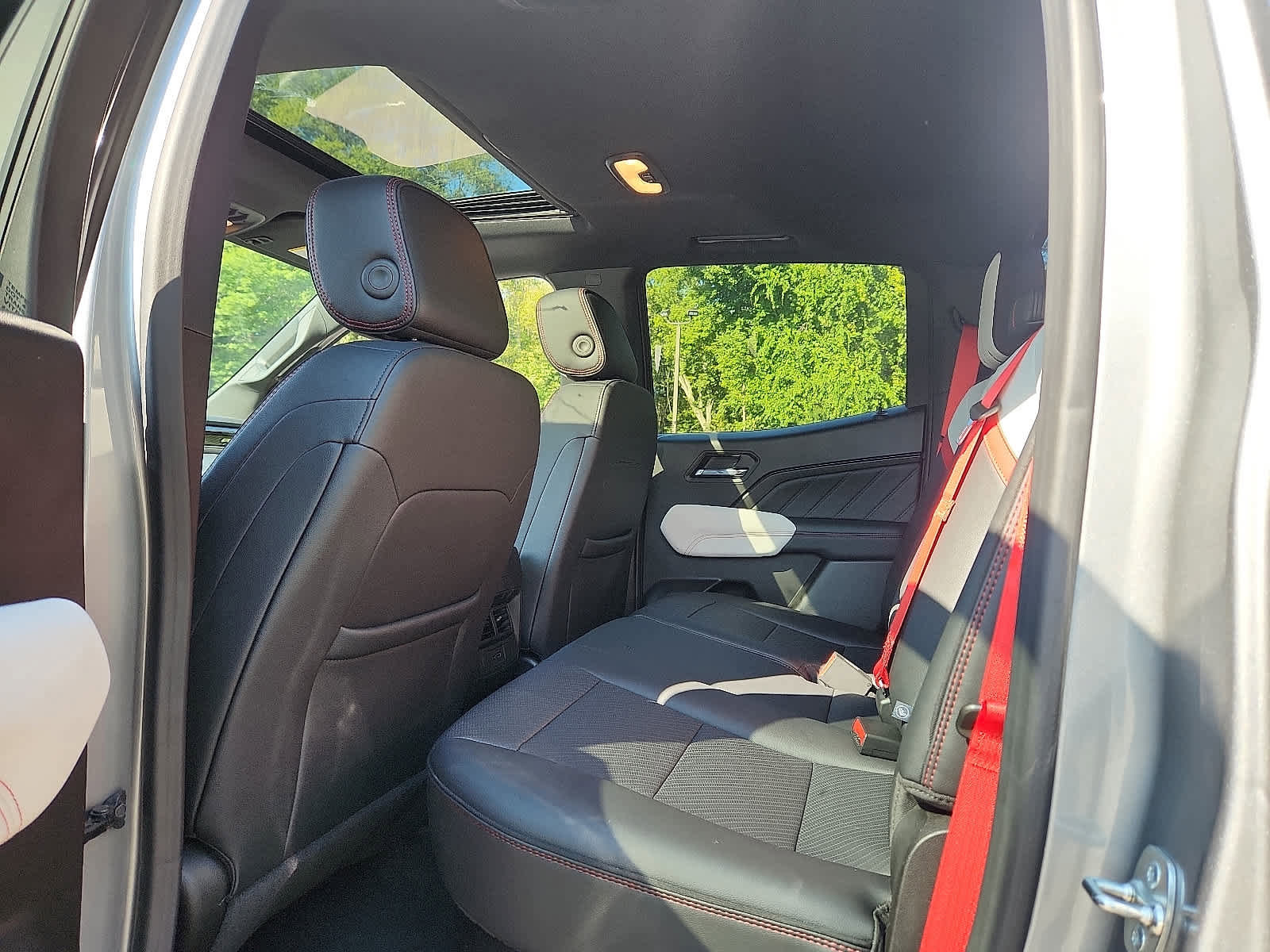 Used 2024 GMC Canyon AT4X image 11