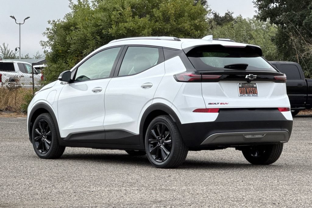 Used 2023 Chevrolet Bolt EUV LT w/ Redline Edition FWD image 6