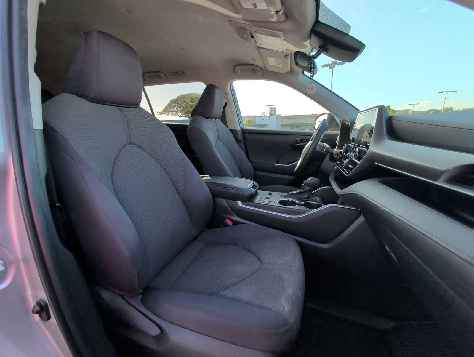 Used 2023 Toyota Highlander L image 25