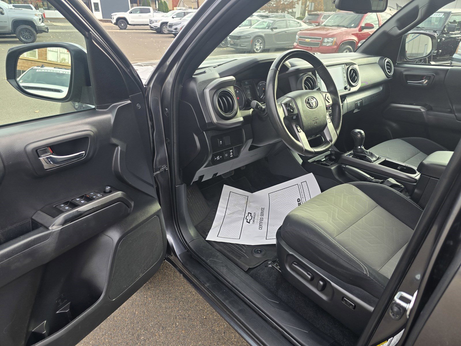 Used 2022 Toyota Tacoma TRD Off-Road image 14