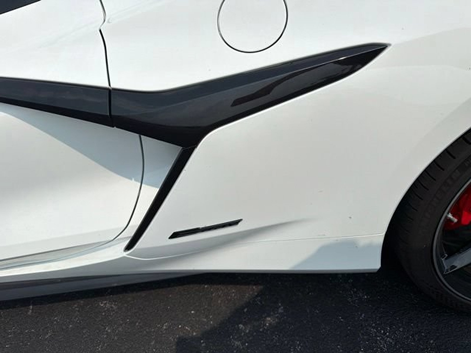Used 2025 Chevrolet Corvette E-Ray w/ Stealth Interior Trim Package AWD/4WD image 38