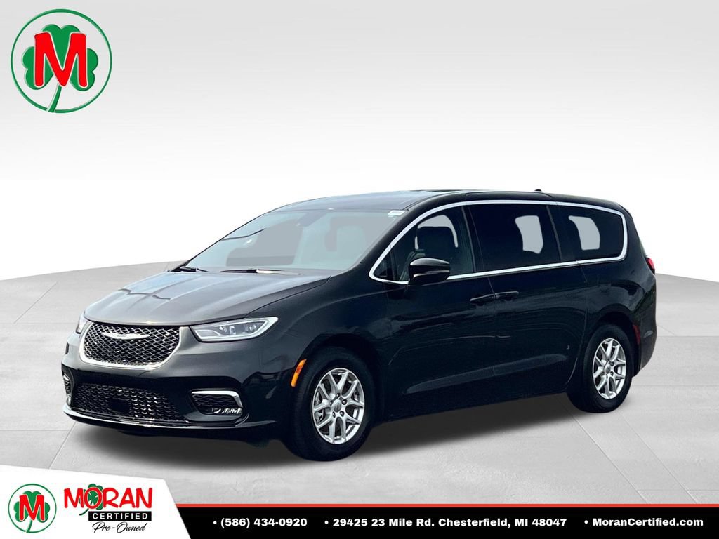 Used 2025 Chrysler Pacifica Select FWD image 1