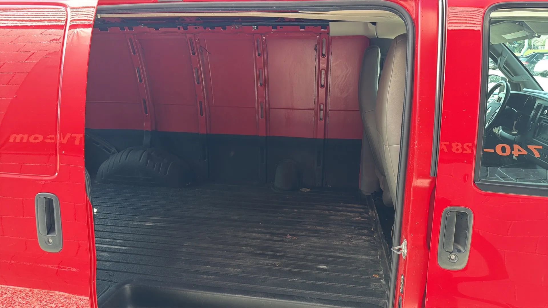 Used 2019 Chevrolet Express 3500 w/ Driver Convenience Package image 14