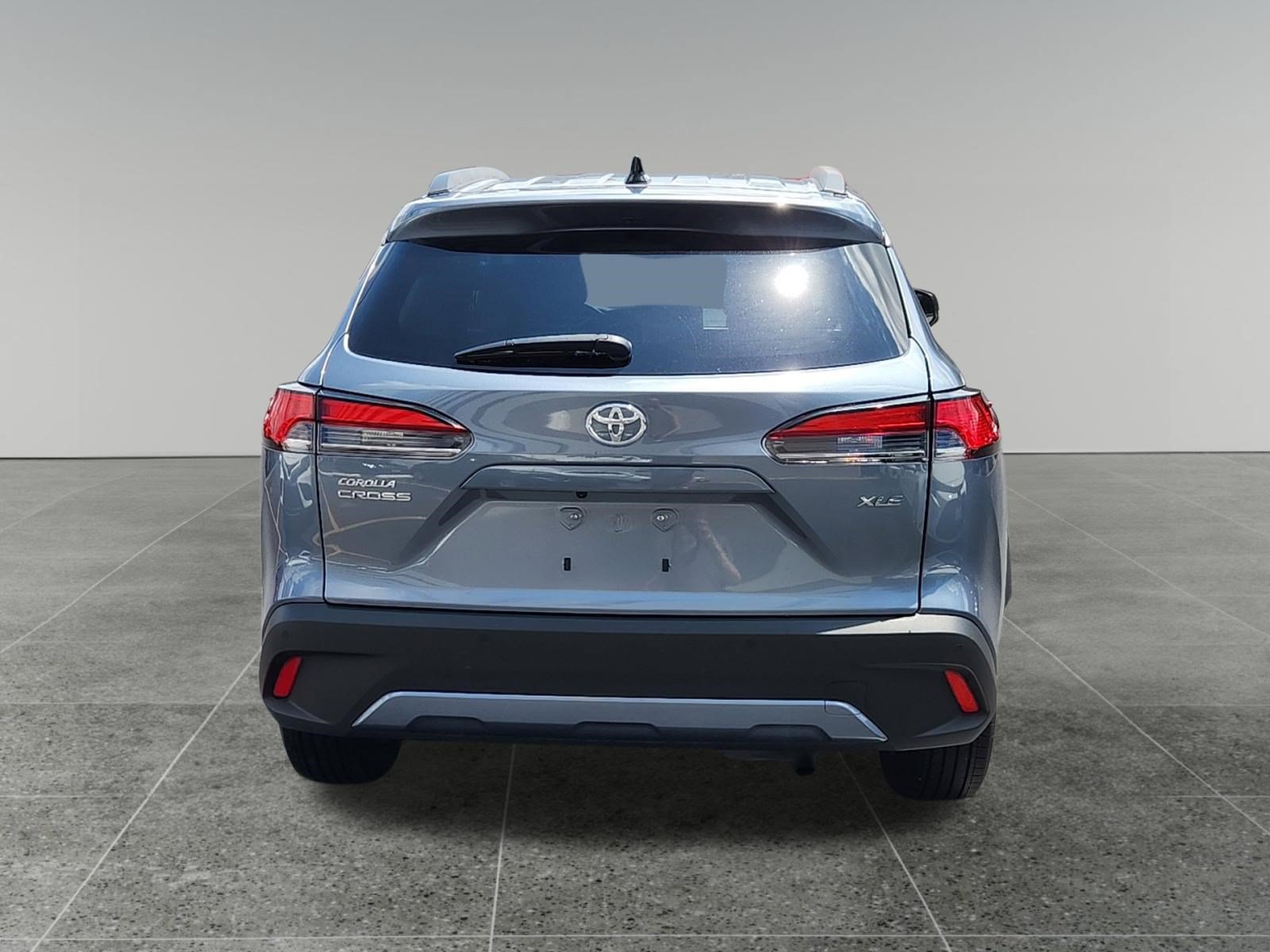 Certified 2025 Toyota Corolla Cross XLE FWD image 6
