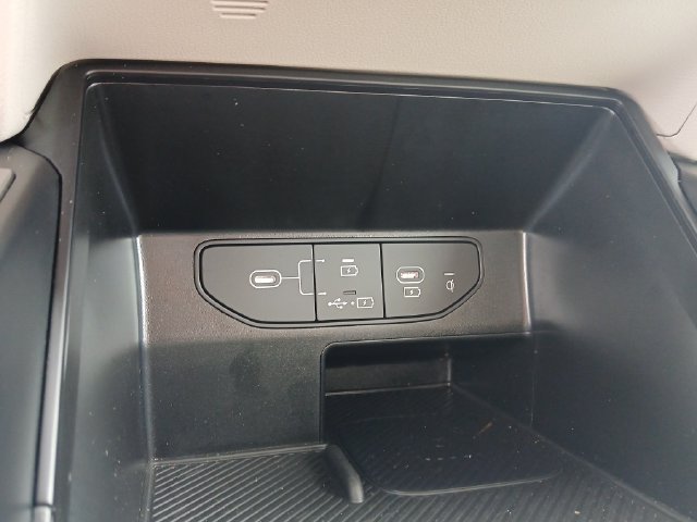 Certified 2024 Kia Sorento S FWD image 25