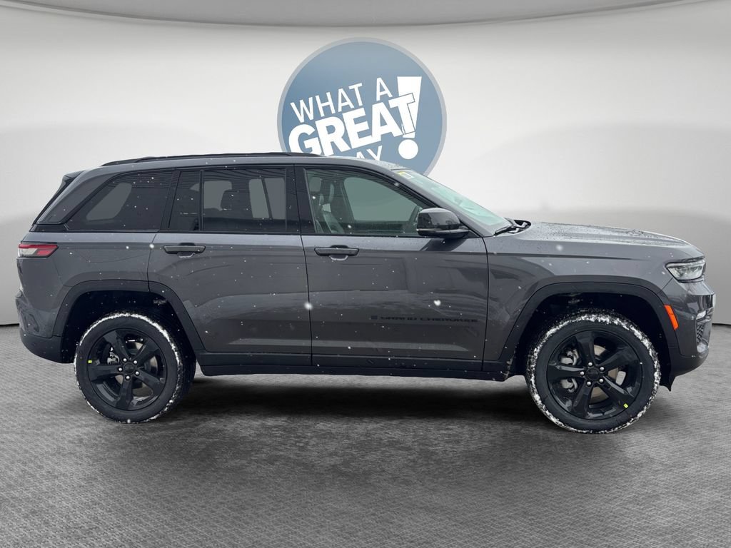 New 2025 Jeep Grand Cherokee Limited w/ Black Appearance Package AWD/4WD image 2