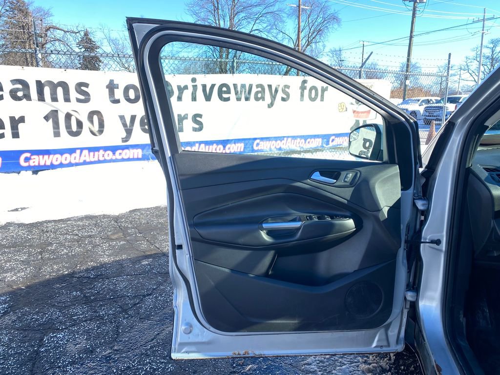 Used 2019 Ford Escape SE image 12