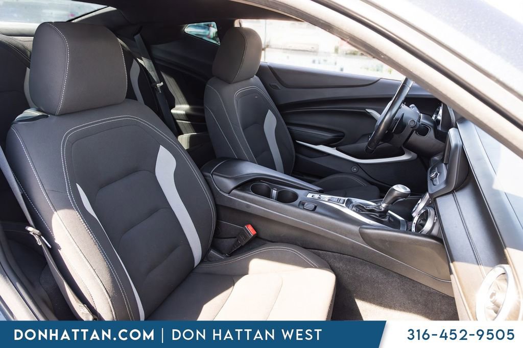 Used 2020 Chevrolet Camaro LT RWD image 15