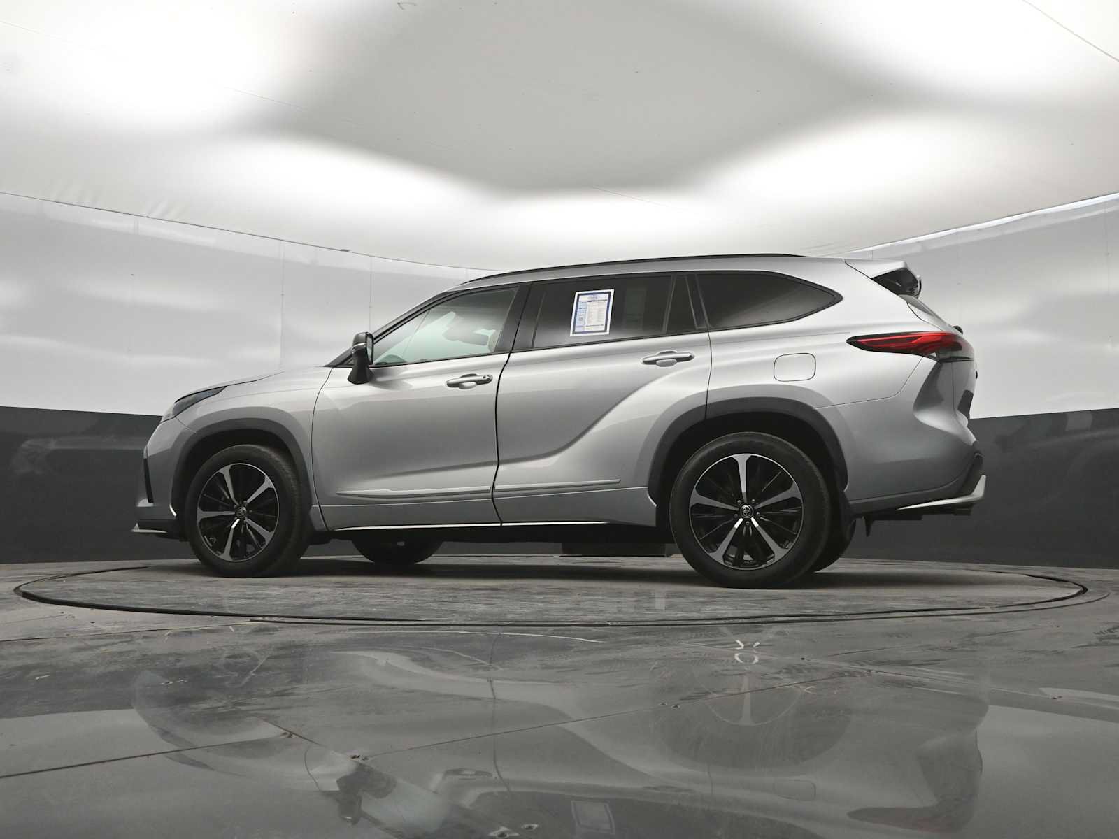 Used 2021 Toyota Highlander XSE AWD/4WD image 36